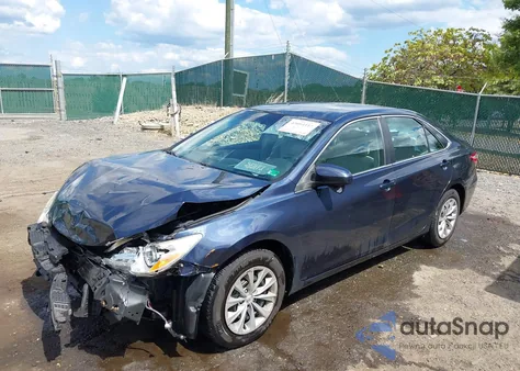 2015 Toyota Camry Le z USA, uszkodzony, nr VIN 4T1BF1FK2FU997070